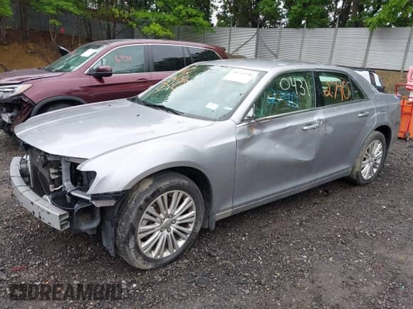 2013 Chrysler 300 with VIN 2C3CCARG0DH595416, listed as a IAAI auction lot 40722790 with 110,377 mi miles and . Bid and sale history available at DreamBid. Image 2.