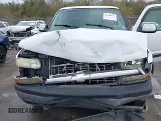 2002 Chevrolet Silverado 1500HD LS с VIN 1GCGC13U42F242249, выставлен на аукционе IAAI как лот 41308132 с пробегом 308 743 миль миль и . История ставок и продаж доступна на DreamBid. Изображение 6.
