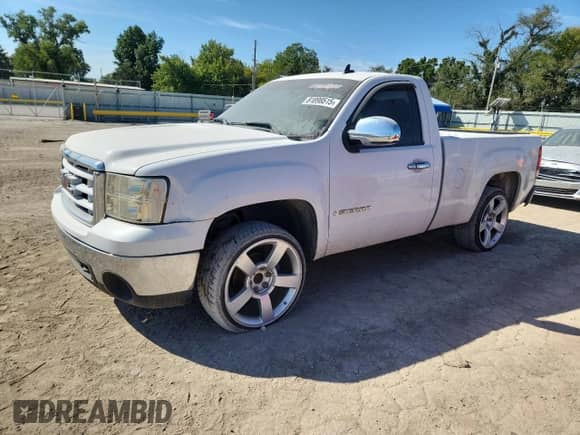 2007 GMC Sierra 1500 SLE1 with VIN 1GTEC14CX7Z641377, listed as a Copart auction lot 81898515 with Not provided miles and Salvage title. Bid and sale history available at DreamBid. Image 1.