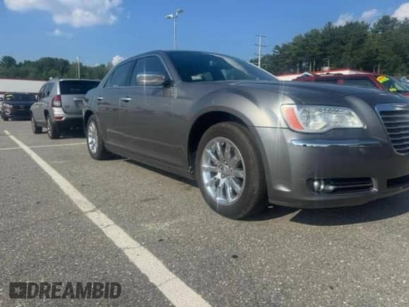 2012 Chrysler 300 Limited z VIN 2C3CCACG7CH243246, wystawiony jako Copart lot #91070925 z przebiegiem 93 469 mil mil oraz Czysty tytuł • Clean title. Historia ofert i sprzedaży dostępna na DreamBid. Obrazek 1.