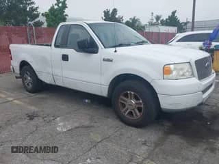 2005 Ford F-150 XL z VIN 1FTRF12W95NA33148, wystawiony jako IAAI lot #42407479 z przebiegiem 257 355 mil mil oraz . Historia ofert i sprzedaży dostępna na DreamBid. Obrazek 1.