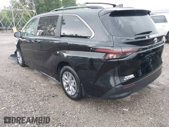 2025 Toyota Sienna LE with VIN 5TDBSKFC9SS157221, listed as a IAAI auction lot 42685132 with 6,759 mi miles and . Bid and sale history available at DreamBid. Image 3.