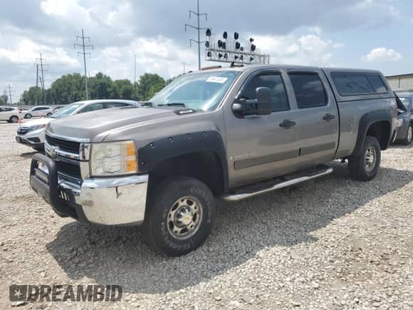 2008 Chevrolet Silverado 2500HD 1LT z VIN 1GCHK23K58F191588, wystawiony jako Copart lot #65947405 z przebiegiem 112 124 mil mil oraz Szkoda całkowita • Salvage title. Historia ofert i sprzedaży dostępna na DreamBid. Obrazek 1.