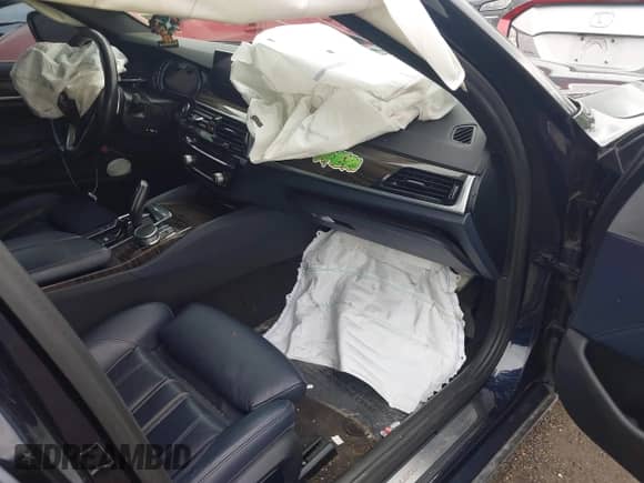 2019 BMW 5 Series 540i xDrive с VIN WBAJE7C59KWW18677, выставлен на аукционе IAAI как лот 42883945 с пробегом 60 726 миль миль и . История ставок и продаж доступна на DreamBid. Изображение 5.