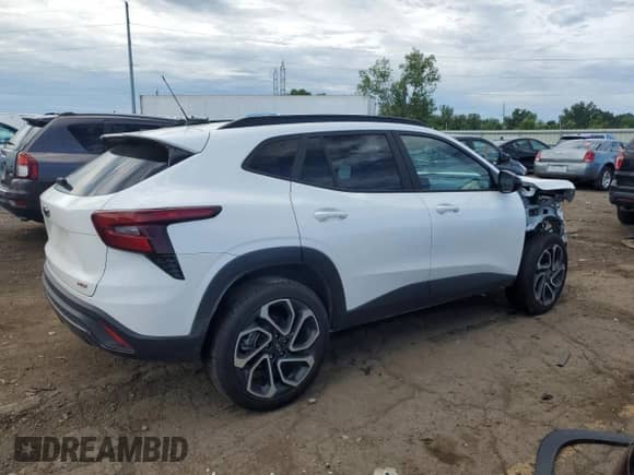 2024 Chevrolet Trax 2RS с VIN KL77LJE23RC154863, выставлен на аукционе Copart как лот 62772595 с пробегом 28 258 миль миль и Списание • Salvage title. История ставок и продаж доступна на DreamBid. Изображение 3.