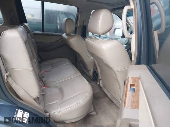 2005 Nissan Pathfinder SE z VIN 5N1AR18U95C726349, wystawiony jako IAAI lot #41842285 z przebiegiem 251 500 mil mil oraz . Historia ofert i sprzedaży dostępna na DreamBid. Obrazek 8.