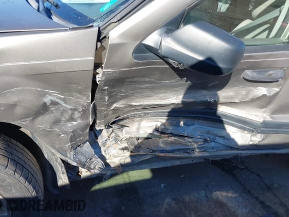 2006 Jeep Grand Cherokee Laredo with VIN 1J4GS48KX6C193586, listed as a IAAI auction lot 41260951 with 215,429 mi miles and . Bid and sale history available at DreamBid. Image 6.