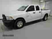2018 Ram 1500 Tradesman z VIN 1C6RR6FG8JS303576, wystawiony jako Copart lot #80670795 z przebiegiem 140 609 mil mil oraz Czysty tytuł • Clean title. Historia ofert i sprzedaży dostępna na DreamBid. Obrazek 1.