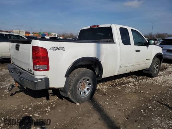 2011 GMC Sierra 1500 SL z VIN 1GTR2UEA7BZ189576, wystawiony jako Copart lot #43906845 z przebiegiem 190 607 mil mil oraz Czysty tytuł • Clean title. Historia ofert i sprzedaży dostępna na DreamBid. Obrazek 3.