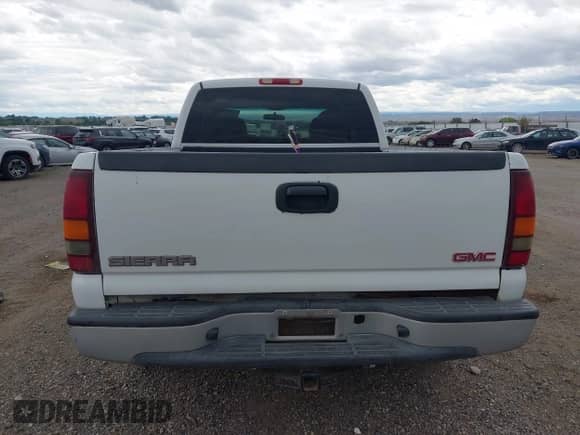 2000 GMC Sierra 1500 SLE z VIN 1GTEC19T5YZ262796, wystawiony jako IAAI lot #42942779 z przebiegiem 144 201 mil mil oraz . Historia ofert i sprzedaży dostępna na DreamBid. Obrazek 16.