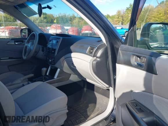 2012 Subaru Forester X Premium z VIN JF2SHADC6CH430943, wystawiony jako IAAI lot #43407192 z przebiegiem 162 606 mil mil oraz . Historia ofert i sprzedaży dostępna na DreamBid. Obrazek 5.