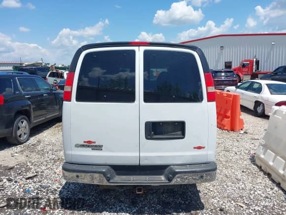 2013 Chevrolet Express Passenger LT с VIN 1GAZG1FG2D1172293, выставлен на аукционе IAAI как лот 42207624 с пробегом 250 537 миль миль и . История ставок и продаж доступна на DreamBid. Изображение 16.