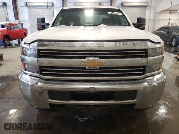 2015 Chevrolet Silverado 2500HD Work Truck z VIN 1GC1KUEG7FF649263, wystawiony jako Copart lot #44401835 z przebiegiem 184 654 mil mil oraz Szkoda całkowita • Salvage title. Historia ofert i sprzedaży dostępna na DreamBid. Obrazek 5.
