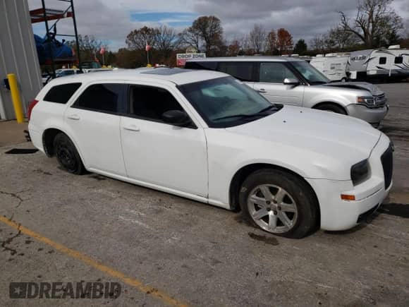 2005 Dodge Magnum SE с VIN 2D4FV48V25H607090, выставлен на аукционе Copart как лот 78358344 с пробегом 193 984 миль миль и Списание • Salvage title. История ставок и продаж доступна на DreamBid. Изображение 4.