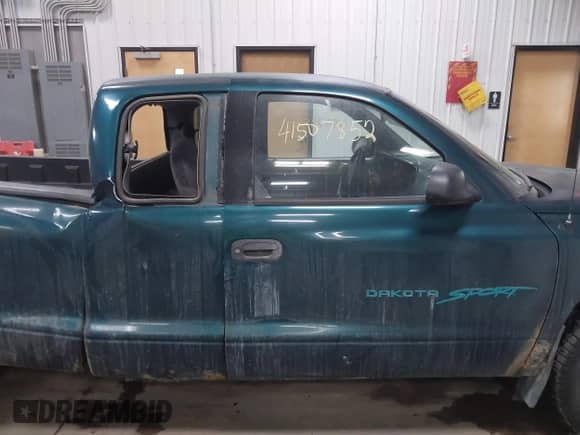 1998 Dodge Dakota with VIN 1B7FL22P1WS723652, listed as a IAAI auction lot 41507852 with 296,031 mi miles and . Bid and sale history available at DreamBid. Image 14.