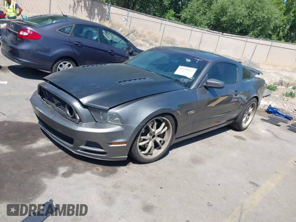 2014 Ford Mustang GT z VIN 1ZVBP8CF7E5310141, wystawiony jako IAAI lot #42610122 z przebiegiem 126 444 mil mil oraz . Historia ofert i sprzedaży dostępna na DreamBid. Obrazek 16.