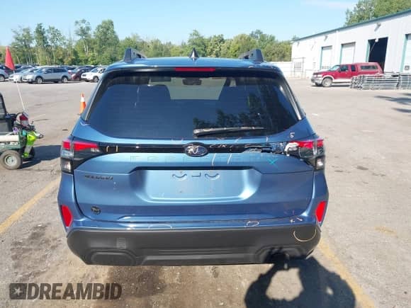 2025 Subaru Forester Premium z VIN JF2SLDBC5SH529643, wystawiony jako IAAI lot #43120935 z przebiegiem 8 385 mil mil oraz . Historia ofert i sprzedaży dostępna na DreamBid. Obrazek 16.
