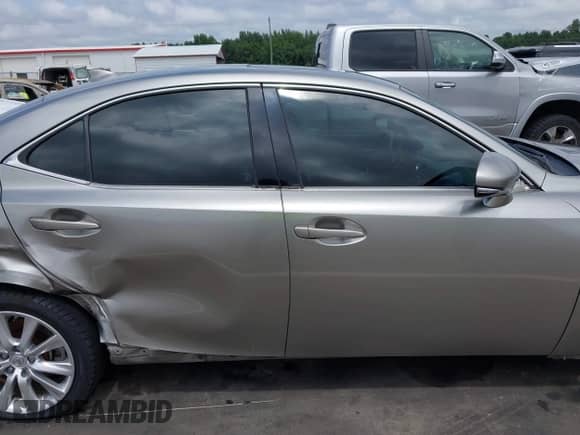 2015 Lexus IS 250 z VIN JTHCF1D2XF5016004, wystawiony jako IAAI lot #43018026 z przebiegiem 169 069 mil mil oraz . Historia ofert i sprzedaży dostępna na DreamBid. Obrazek 18.