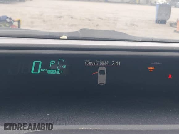 2013 Toyota Prius One z VIN JTDKDTB30D1547971, wystawiony jako IAAI lot #43189377 z przebiegiem 164 838 mil mil oraz . Historia ofert i sprzedaży dostępna na DreamBid. Obrazek 7.