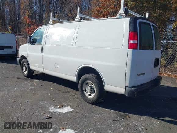 2021 Chevrolet Express Cargo z VIN 1GCWGAFP5M1214918, wystawiony jako IAAI lot #43456666 z przebiegiem 113 515 mil mil oraz . Historia ofert i sprzedaży dostępna na DreamBid. Obrazek 3.