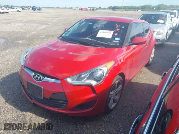 2013 Hyundai Veloster w/Gray Int z VIN KMHTC6AD6DU167563, wystawiony jako IAAI lot #43296088 z przebiegiem 146 703 mil mil oraz . Historia ofert i sprzedaży dostępna na DreamBid. Obrazek 2.