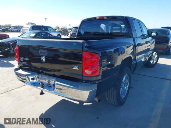 2005 Dodge Dakota SLT z VIN 1D7HE48N15S271078, wystawiony jako IAAI lot #41666707 z przebiegiem 164 180 mil mil oraz . Historia ofert i sprzedaży dostępna na DreamBid. Obrazek 4.
