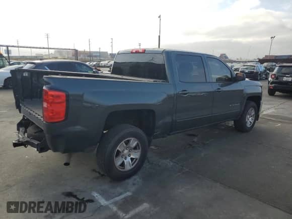 2017 Chevrolet Silverado 1500 LT z VIN 3GCPCREH6HG364570, wystawiony jako Copart lot #52647185 z przebiegiem 132 473 mil mil oraz Szkoda całkowita • Salvage title. Historia ofert i sprzedaży dostępna na DreamBid. Obrazek 3.