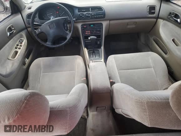 1996 Honda Accord LX z VIN 1HGCD5632TA157237, wystawiony jako Copart lot #67575895 z przebiegiem 219 845 mil mil oraz Szkoda całkowita • Salvage title. Historia ofert i sprzedaży dostępna na DreamBid. Obrazek 8.