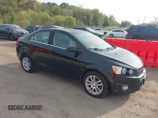 2016 Chevrolet Sonic LT z VIN 1G1JC5SH3G4182025, wystawiony jako IAAI lot #43493418 z przebiegiem 204 566 mil mil oraz . Historia ofert i sprzedaży dostępna na DreamBid. Obrazek 1.