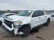 2017 Toyota Tundra SR5 z VIN 5TFDW5F17HX587703, wystawiony jako IAAI lot #43351528 z przebiegiem 127 936 mil mil oraz . Historia ofert i sprzedaży dostępna na DreamBid. Obrazek 2.