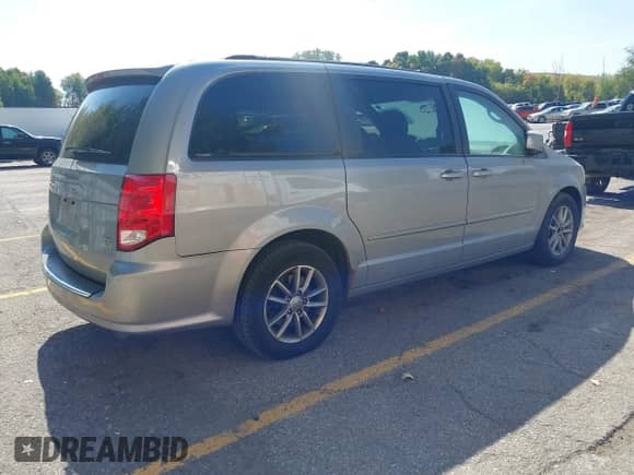 2014 Dodge Grand Caravan R/T with VIN 2C4RDGEG3ER430838, listed as a IAAI auction lot 43247617 with Not provided miles and . Bid and sale history available at DreamBid. Image 4.