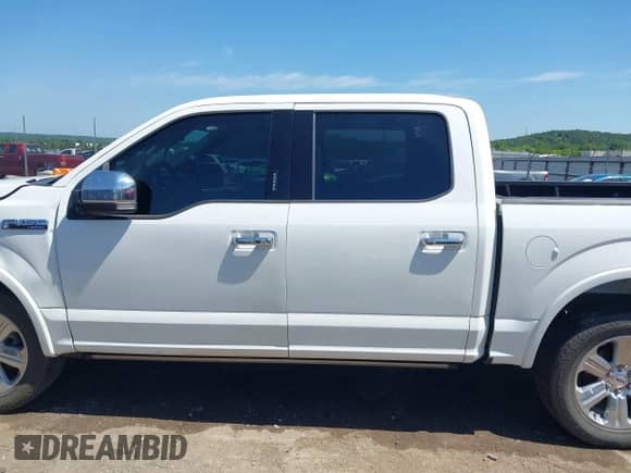 2020 Ford F-150 XL z VIN 1FTEW1E45LFB22280, wystawiony jako IAAI lot #42680613 z przebiegiem 187 634 mil mil oraz . Historia ofert i sprzedaży dostępna na DreamBid. Obrazek 14.