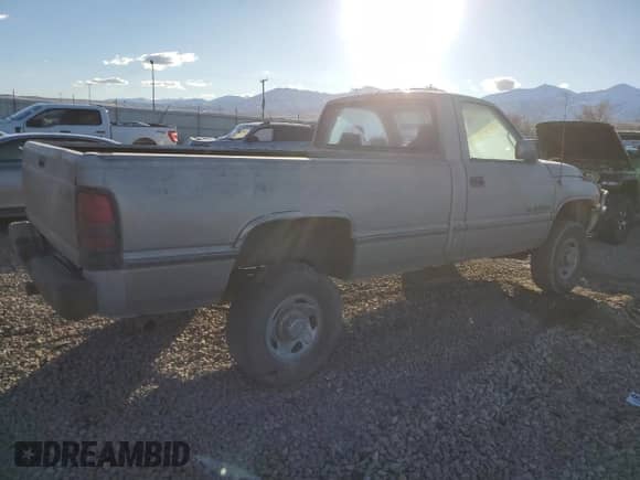 1997 Dodge 2500 with VIN 1B7KF26Z7VJ534039, listed as a Copart auction lot 41349355 with 177,571 mi miles and Clean title. Bid and sale history available at DreamBid. Image 3.