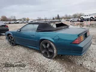 1992 Chevrolet Camaro z VIN 1G1FP33E7NL162169, wystawiony jako Copart lot #77441384 z przebiegiem 105 956 mil mil oraz Szkoda całkowita • Salvage title. Historia ofert i sprzedaży dostępna na DreamBid. Obrazek 2.