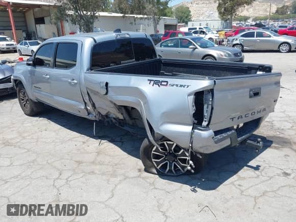 2020 Toyota Tacoma SR5 z VIN 3TMBZ5DN3LM025980, wystawiony jako IAAI lot #42215140 z przebiegiem 67 414 mil mil oraz . Historia ofert i sprzedaży dostępna na DreamBid. Obrazek 3.