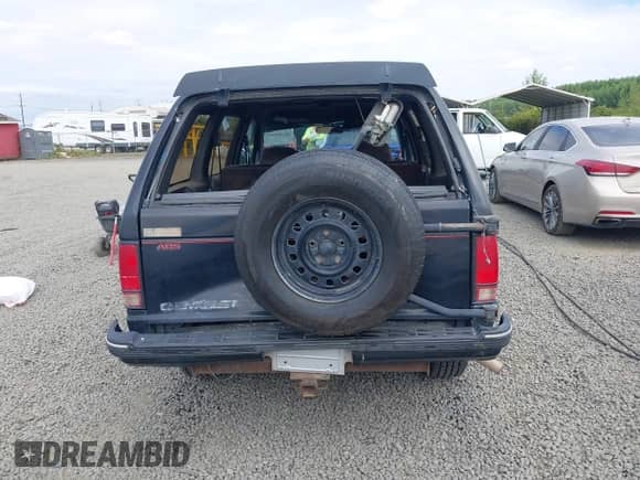 1992 Chevrolet Blazer z VIN 1GNDT13W4N2177782, wystawiony jako IAAI lot #42766017 z przebiegiem 165 544 mil mil oraz . Historia ofert i sprzedaży dostępna na DreamBid. Obrazek 16.