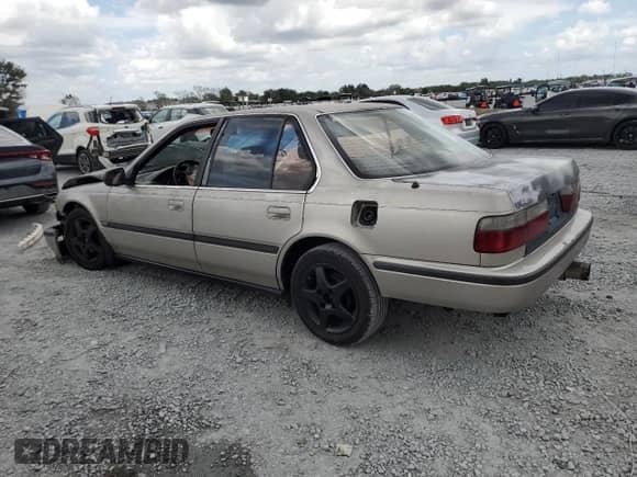 1993 Honda Accord z VIN 1HGCB7654PA037013, wystawiony jako Copart lot #65439485 z przebiegiem 194 701 mil mil oraz Nie do naprawy • Non repairable. Historia ofert i sprzedaży dostępna na DreamBid. Obrazek 2.