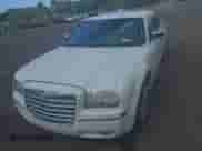 2010 Chrysler 300 Touring с VIN 2C3CA5CV7AH154141, выставлен на аукционе IAAI как лот 42743114 с пробегом 43 081 миль миль и . История ставок и продаж доступна на DreamBid. Изображение 6.