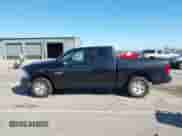 2018 Ram 1500 Express z VIN 1C6RR7KG1JS106180, wystawiony jako IAAI lot #41762833 z przebiegiem 86 530 mil mil oraz . Historia ofert i sprzedaży dostępna na DreamBid. Obrazek 14.