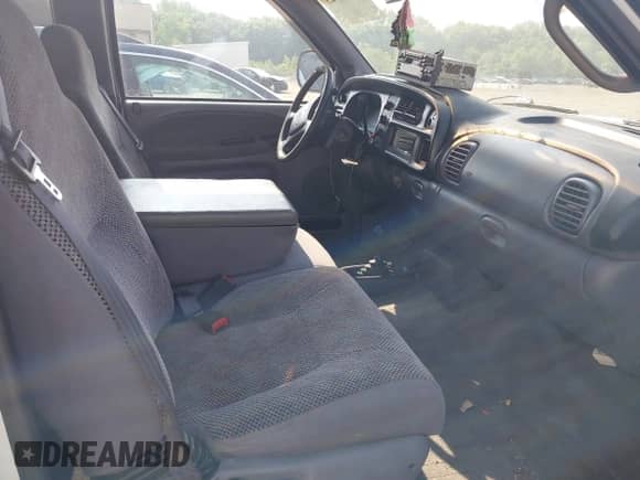 2001 Dodge 1500 z VIN 1B7HF13Y71J566869, wystawiony jako IAAI lot #42419725 z przebiegiem 160 250 mil mil oraz . Historia ofert i sprzedaży dostępna na DreamBid. Obrazek 5.