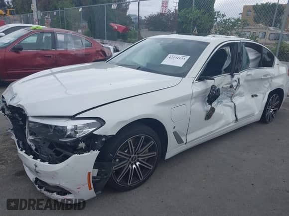 2019 BMW 5 Series 530e z VIN WBAJA9C56KB254927, wystawiony jako IAAI lot #42374133 z przebiegiem Nie podano mil oraz . Historia ofert i sprzedaży dostępna na DreamBid. Obrazek 16.