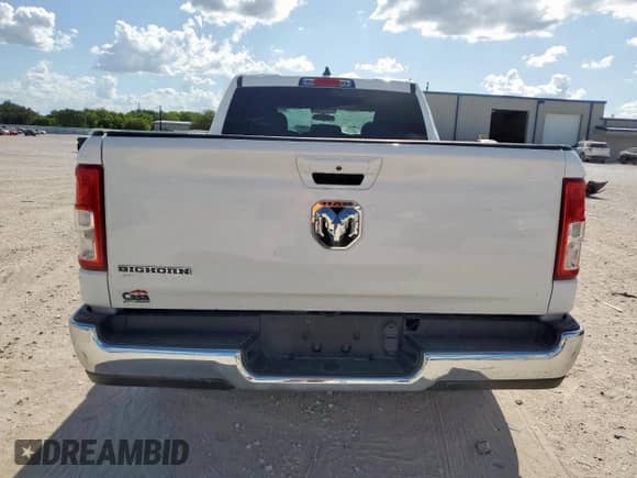 2022 Ram 1500 Big Horn z VIN 1C6RREBG4NN273061, wystawiony jako Copart lot #61784165 z przebiegiem 73 103 mil mil oraz Szkoda całkowita • Salvage title. Historia ofert i sprzedaży dostępna na DreamBid. Obrazek 6.
