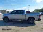 2024 Ram 1500 Big Horn z VIN 1C6SRFFT4RN158254, wystawiony jako IAAI lot #41628833 z przebiegiem 23 699 mil mil oraz . Historia ofert i sprzedaży dostępna na DreamBid. Obrazek 14.