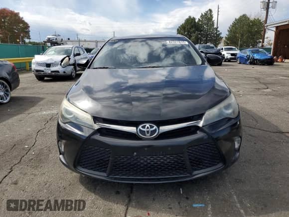 2015 Toyota Camry SE z VIN 4T1BF1FK5FU894791, wystawiony jako Copart lot #82327015 z przebiegiem 218 883 mil mil oraz Szkoda całkowita • Salvage title. Historia ofert i sprzedaży dostępna na DreamBid. Obrazek 5.