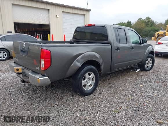 2008 Nissan Frontier SE z VIN 1N6AD09U08C450592, wystawiony jako IAAI lot #43533655 z przebiegiem 179 933 mil mil oraz . Historia ofert i sprzedaży dostępna na DreamBid. Obrazek 4.