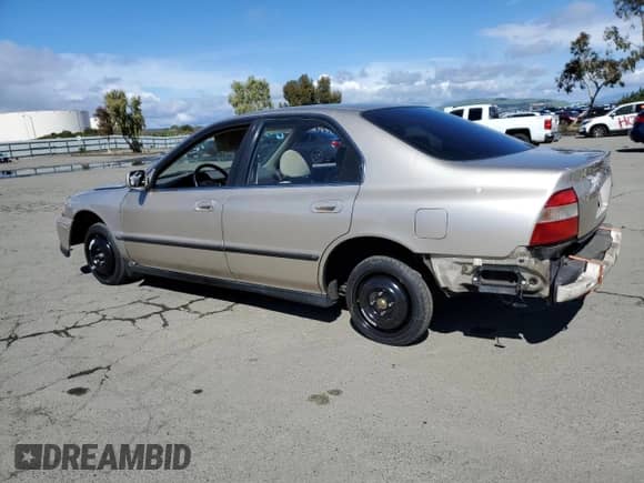 1995 Honda Accord LX z VIN 1HGCD5638SA090464, wystawiony jako Copart lot #48593965 z przebiegiem 142 003 mil mil oraz Czysty tytuł • Clean title. Historia ofert i sprzedaży dostępna na DreamBid. Obrazek 2.