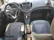 2018 Chevrolet Sonic LS с VIN 1G1JB5SH5J4117333, выставлен на аукционе Copart как лот 53518245 с пробегом 40 331 миль миль и Списание • Salvage title. История ставок и продаж доступна на DreamBid. Изображение 8.
