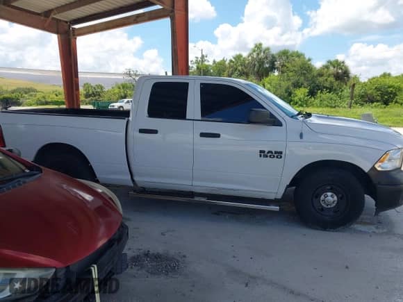 2013 Ram 1500 Tradesman z VIN 1C6RR6FP0DS509897, wystawiony jako IAAI lot #42531385 z przebiegiem 298 076 mil mil oraz . Historia ofert i sprzedaży dostępna na DreamBid. Obrazek 13.