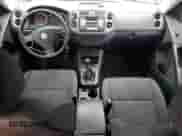 2010 Volkswagen Tiguan S с VIN WVGCV7AX3AW001513, выставлен на аукционе Copart как лот 83395474 с пробегом 147 203 миль миль и Чистый • Clean title. История ставок и продаж доступна на DreamBid. Изображение 8.