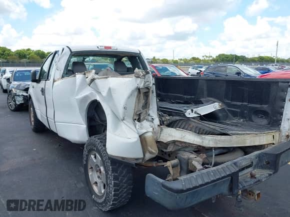 2006 Ford F-150 XL z VIN 1FTRF12W86KB54661, wystawiony jako IAAI lot #42581375 z przebiegiem 309 793 mil mil oraz . Historia ofert i sprzedaży dostępna na DreamBid. Obrazek 6.